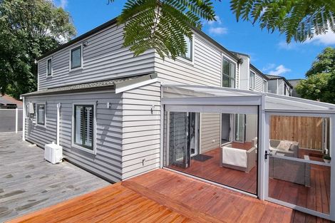 Photo of property in 2/21 Fields Parade, Oteha, Auckland, 0632