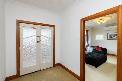 Photo of property in 33 Knowles Street, Terrace End, Palmerston North, 4410