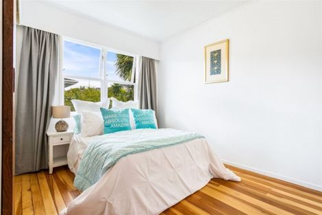 Photo of property in 53 Manhattan Heights, Glendene, Auckland, 0602