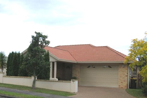 Photo of property in 3 Rosetti Rise, West Harbour, Auckland, 0618