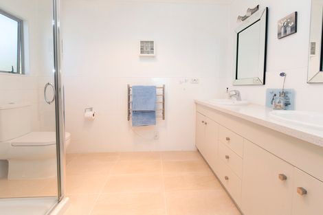 Photo of property in 989 Whangaparaoa Road, Tindalls Beach, Whangaparaoa, 0930