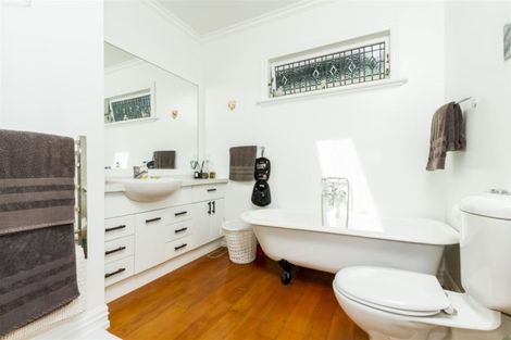 Photo of property in 17 Albert Road, Kelston, Auckland, 0602