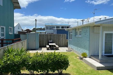 Photo of property in 27 Third Avenue, Urenui, 4377