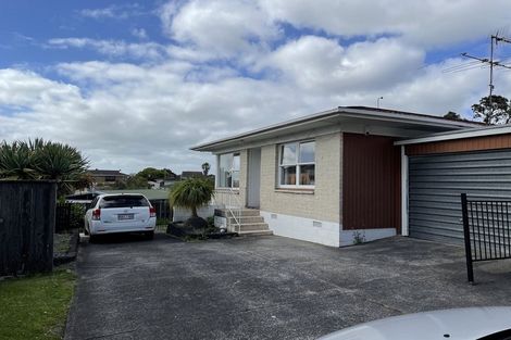 Photo of property in 2/17 Jenelin Road, Glendene, Auckland, 0602