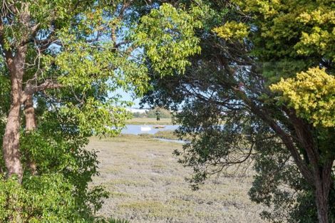 Photo of property in 112 Tiroroa Avenue, Te Atatu South, Auckland, 0610