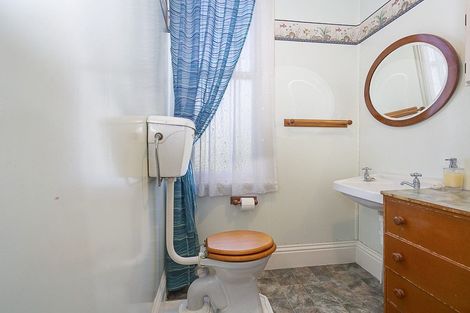 Photo of property in 108 Marine Parade, Bluff, 9814