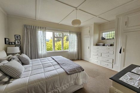 Photo of property in 8 Newcombe Crescent, Karori, Wellington, 6012