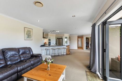 Photo of property in 11a Montrose Place, Highlands Park, New Plymouth, 4312