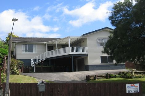 Photo of property in 17 Staincross Street, Green Bay, Auckland, 0604