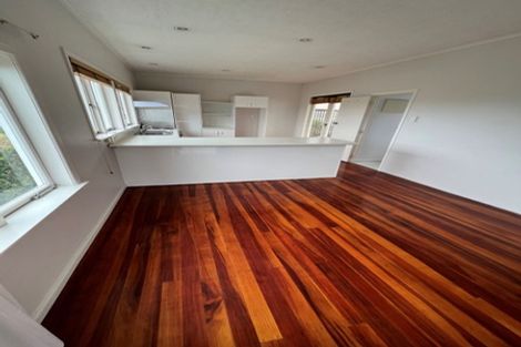 Photo of property in 2/160 East Coast Road, Forrest Hill, Auckland, 0620