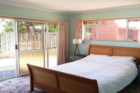 Photo of property in 4 Waiwera Place, Merrilands, New Plymouth, 4312