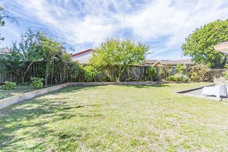 Photo of property in 2/13 Parramatta Place, Botany Downs, Auckland, 2010