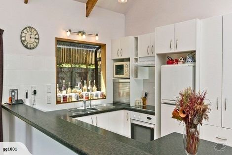 Photo of property in 2/13 Limmer Place, Browns Bay, Auckland, 0632