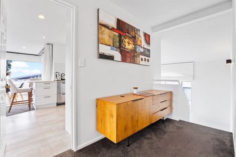 Photo of property in 210 East Coast Road, Forrest Hill, Auckland, 0620