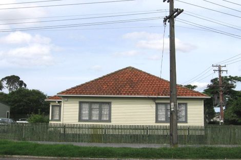Photo of property in 25 Wairau Avenue, Avondale, Auckland, 1026