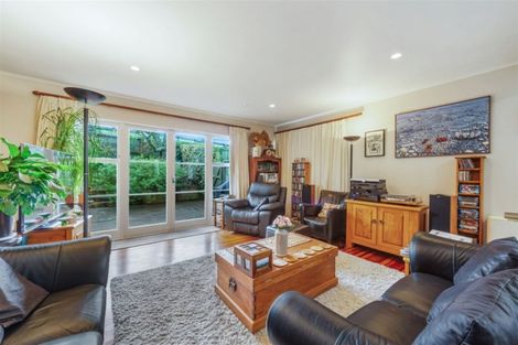 Photo of property in 99 Lake Crescent, Hamilton Lake, Hamilton, 3204