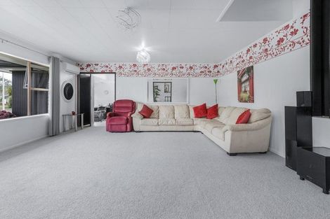 Photo of property in 32 Chedworth Avenue, Chedworth, Hamilton, 3210