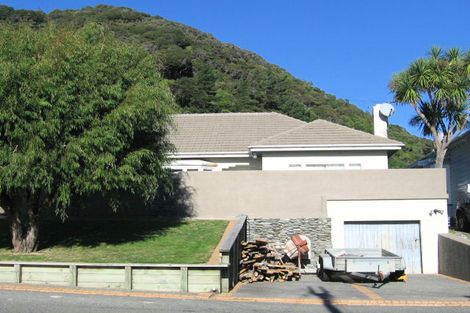 Photo of property in 5 Puriri Street, Eastbourne, Lower Hutt, 5013