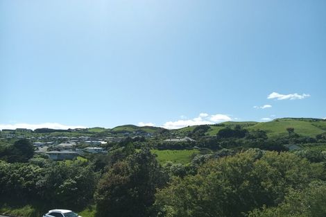 Photo of property in 24 Bartlett Grove, Tawa, Wellington, 5028