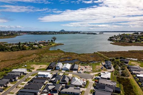 Photo of property in 37 Hinaki Street, Poike, Tauranga, 3112