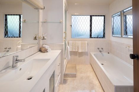 Photo of property in 7 Te Akau Crescent, Bucklands Beach, Auckland, 2012