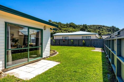 Photo of property in 2/3 Dover Road, Wainuiomata, Lower Hutt, 5014