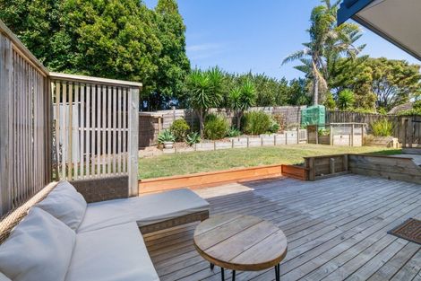 Photo of property in 148 Red Beach Road, Red Beach, 0932