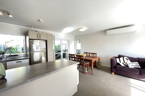 Photo of property in 2/14 Camilla Grove, Totara Vale, Auckland, 0629