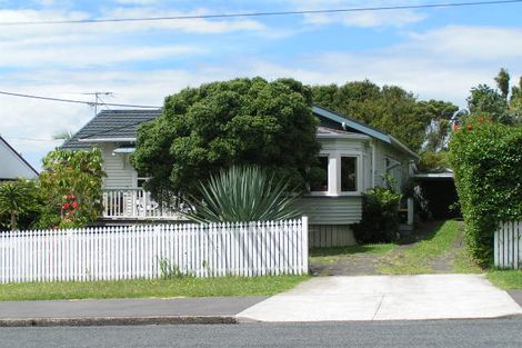 Photo of property in 6 Bayview Road, Hauraki, Auckland, 0622