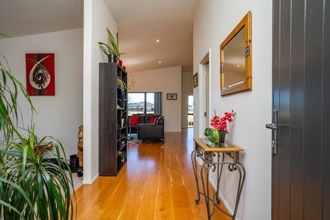 Photo of property in 7 O'farrell Drive, One Tree Point, 0118