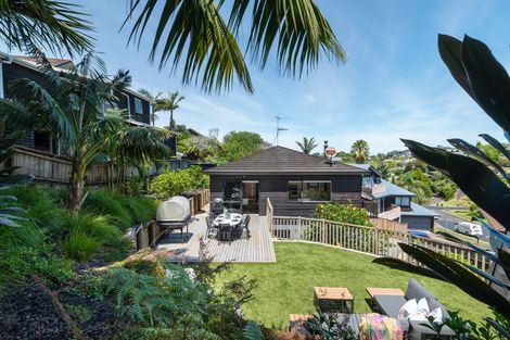 Photo of property in 2/59 Topliss Drive, Northcross, Auckland, 0632