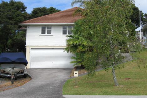 Photo of property in 7a Vinceroy Place, Green Bay, Auckland, 0604