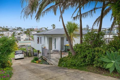 Photo of property in 11 Zita Avenue, Matakatia, Whangaparaoa, 0930