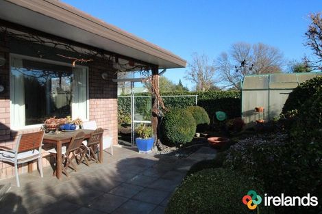 Photo of property in 2 Canberra Place, Redwood, Christchurch, 8051