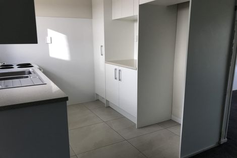 Photo of property in 2/67 Trias Road, Totara Vale, Auckland, 0629