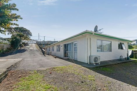 Photo of property in 42 Simons Street, Moturoa, New Plymouth, 4310