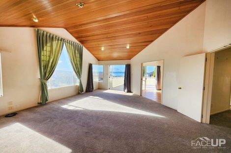 Photo of property in 20 Whiting Grove, West Harbour, Auckland, 0618
