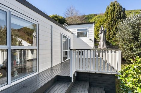 Photo of property in 28 Kakariki Grove, Waikanae, 5036
