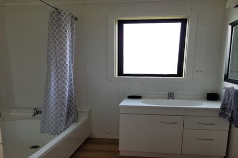 Photo of property in 42 Westmere Place, Manapouri, 9679