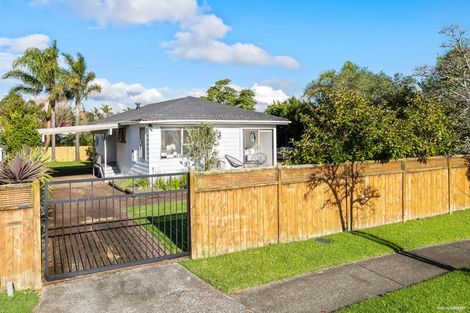 Photo of property in 7 Darren Crescent, Half Moon Bay, Auckland, 2012