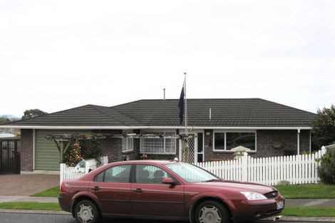Photo of property in 4/3 Sandel Rise, Merrilands, New Plymouth, 4312