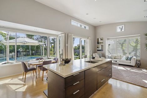 Photo of property in 1/2 Clifton Road, Hauraki, Auckland, 0622