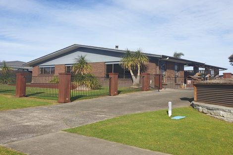 Photo of property in 86 Racecourse Road, Waiuku, 2123