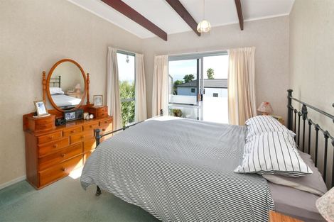 Photo of property in 1300 Whangaparaoa Road, Army Bay, Whangaparaoa, 0930