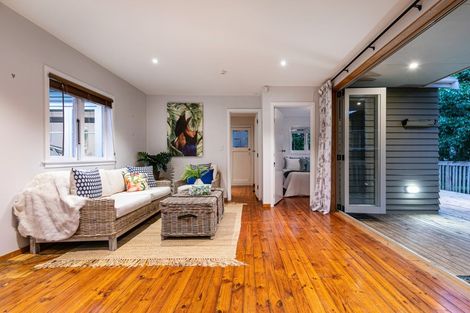Photo of property in 7 Tipau Street, Torbay, Auckland, 0630