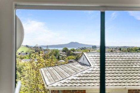 Photo of property in 33b Dalwhinnie Parade, Highland Park, Auckland, 2010