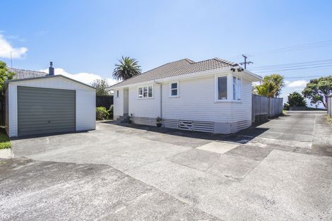 Photo of property in 182 Waimumu Road, Massey, Auckland, 0614