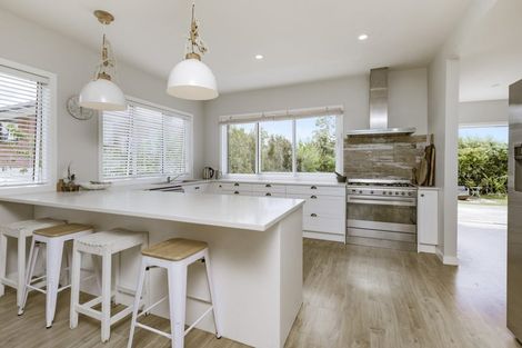 Photo of property in 9 Banks Road, Kawakawa Bay, Papakura, 2585