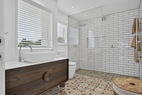 Photo of property in 250 Centreway Road, Orewa, 0931