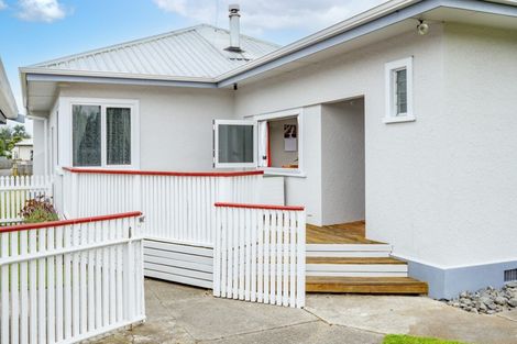 Photo of property in 215 Mayfair Avenue, Mayfair, Hastings, 4122